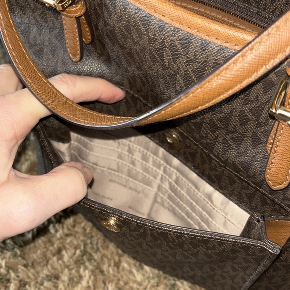 Elegant Brown Tote Bag - Picture 6 of 6